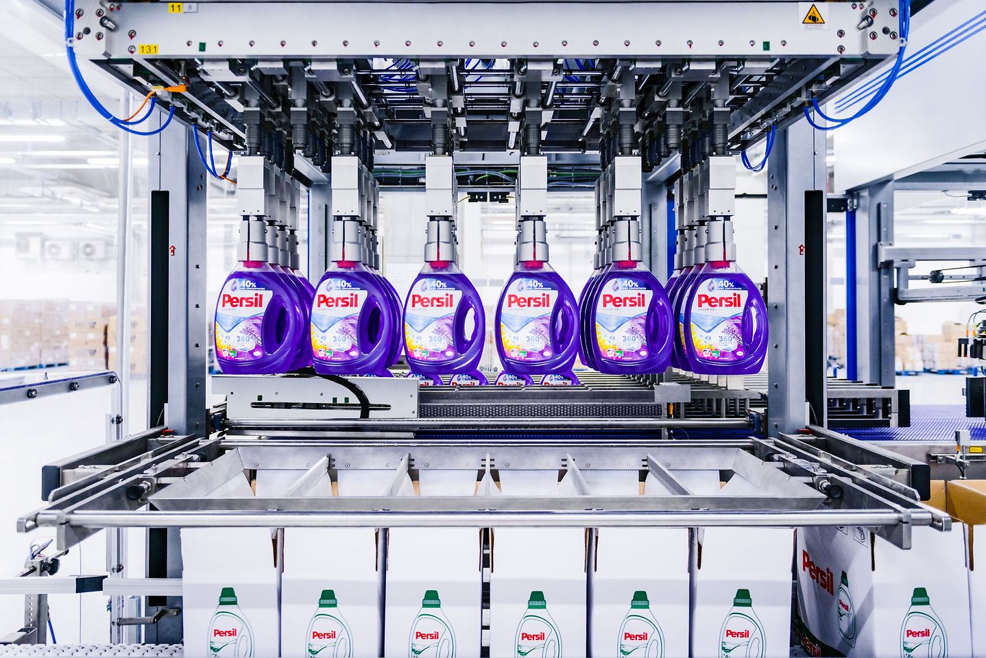 Henkel has developed a cloud-based data platform that connects more than 30 sites and more than 10 distribution centers in real time.