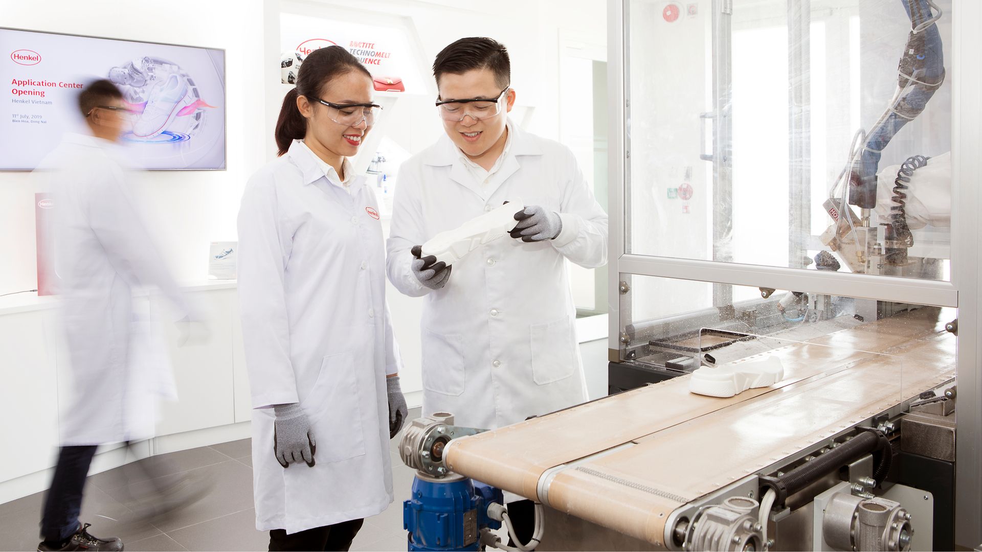 Since 2019, customers have been testing automated adhesive solutions in Henkel’s Application Center in Bien Hoa, Vietnam.