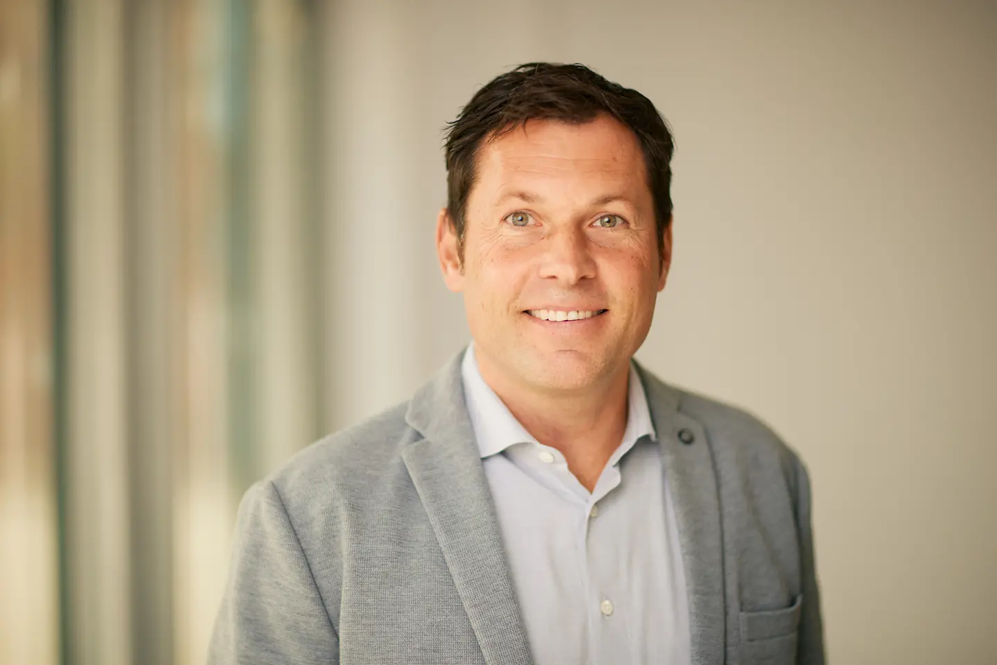 Head and shoulders portrait of Tim Petzinna
