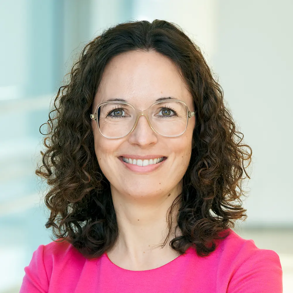 Saskia’s profile picture shows him looking confidently at the camera with a warm, friendly expression.