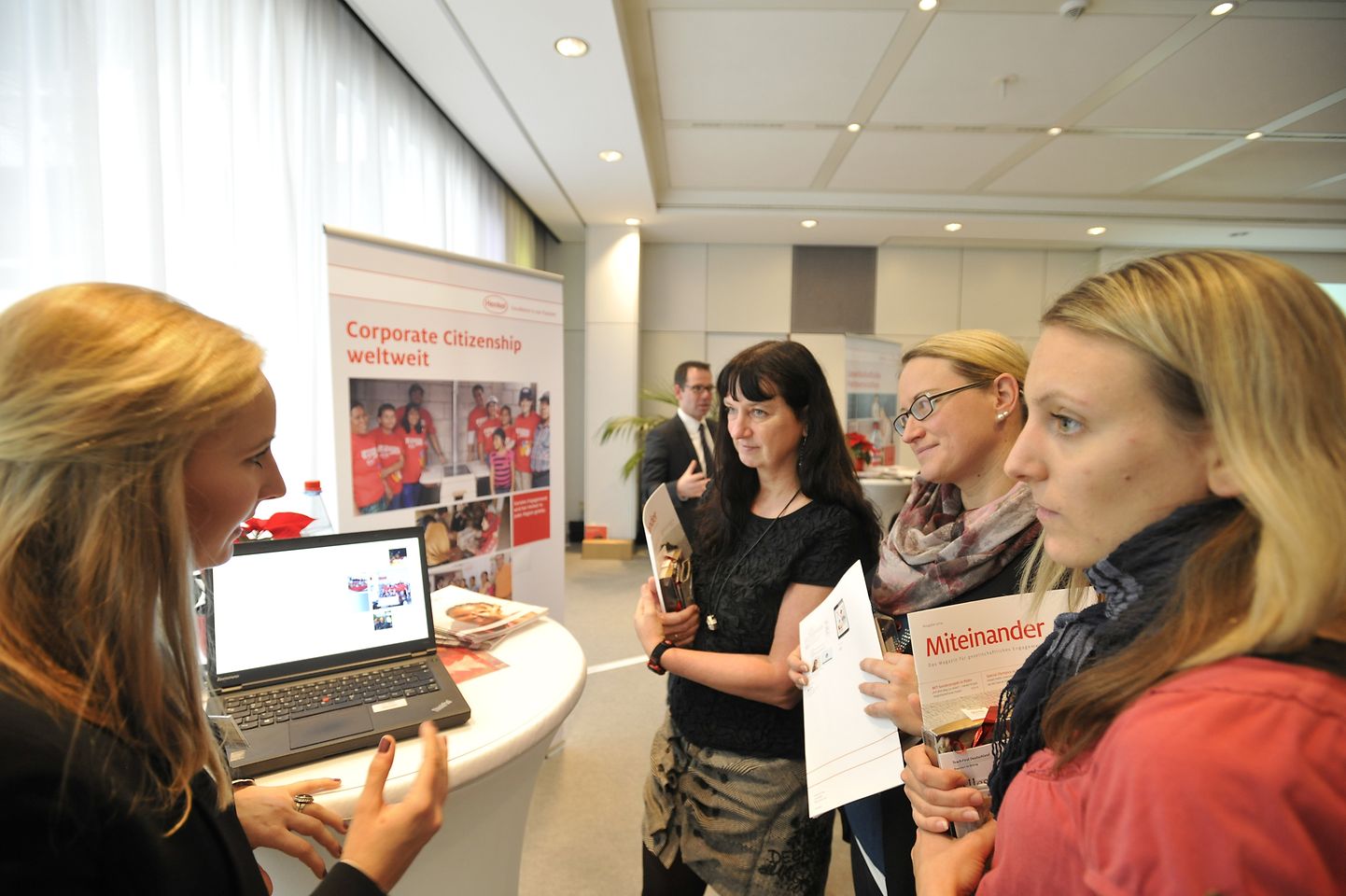 Employees exchanged ideas on volunteering work at the open discussion forum organized by Henkel’s Corporate Citizenship team in Düsseldorf.