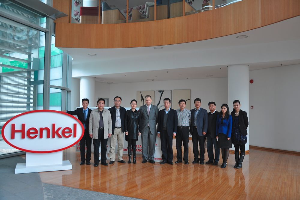 Secretary General of CPF Ao Wennan and senior Henkel adhesives executives led by Thomas Auris (VP Asia-Pacific & Global Head of Non Woven & Shoe Business) hosted the CPF Audit meeting to become the official “China Packaging Training Base” of CPF.