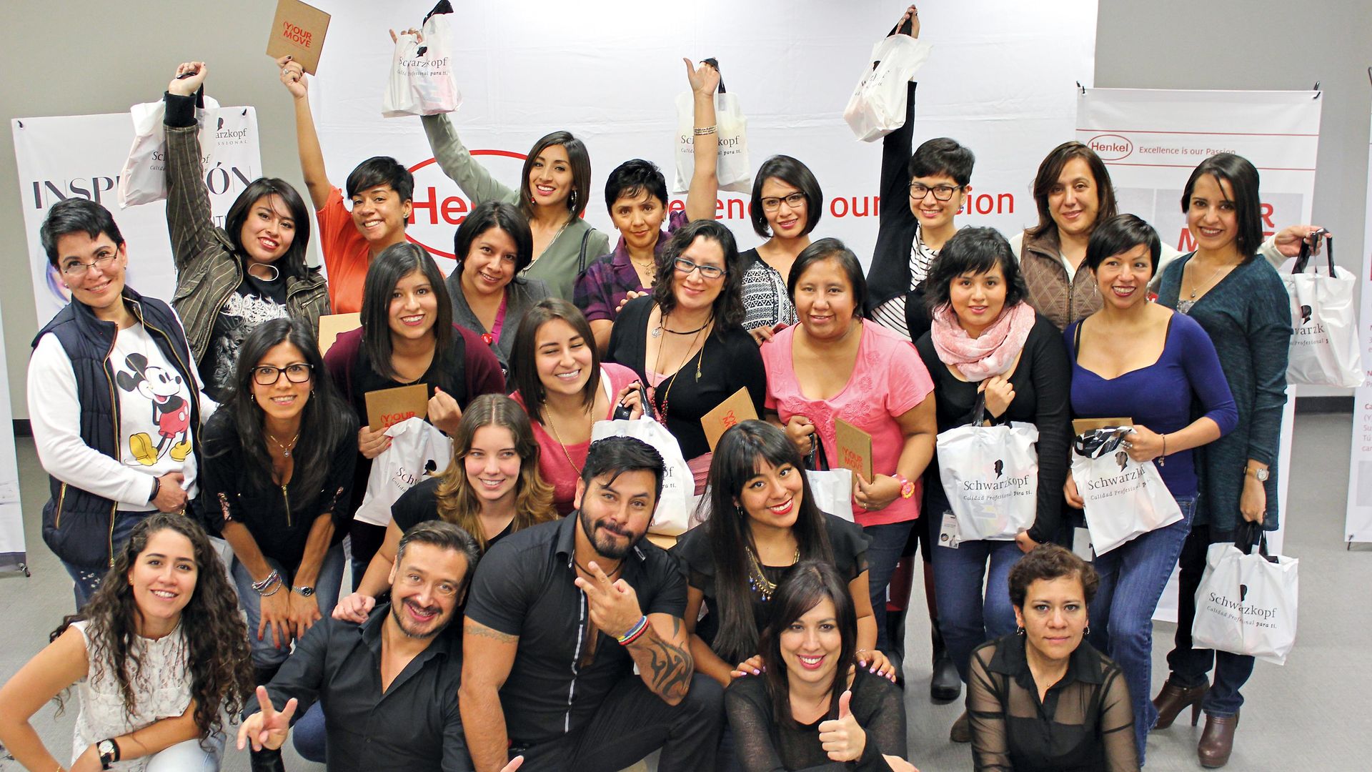Employees of Henkel Mexico donated blood and hair to help in the fight against cancer