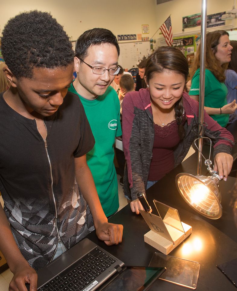 Henkel’s Senior Research Scientist Stanley Kong teaches students about the thermal properties of solar film. 